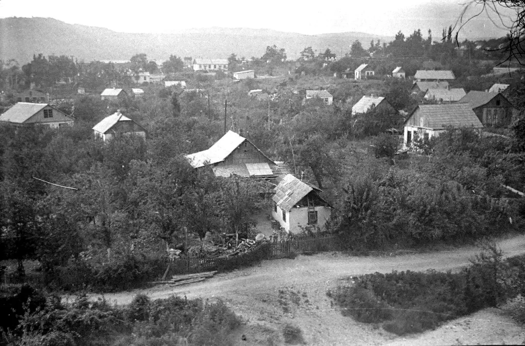 Dżubga (Джубга), miejscowość nad Morzem Czarnym, gdzie urodził się Jura. Rodzinny dom Jury na pierwszym planie.