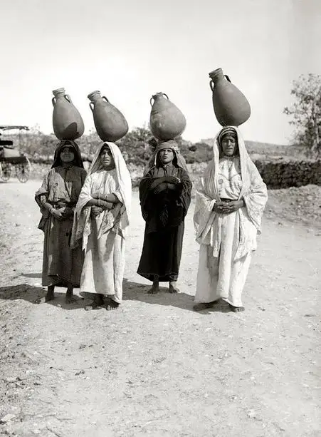 Kobiety z Ein Karem, wioski na przedmieściach Jerozolimy, około 1935r